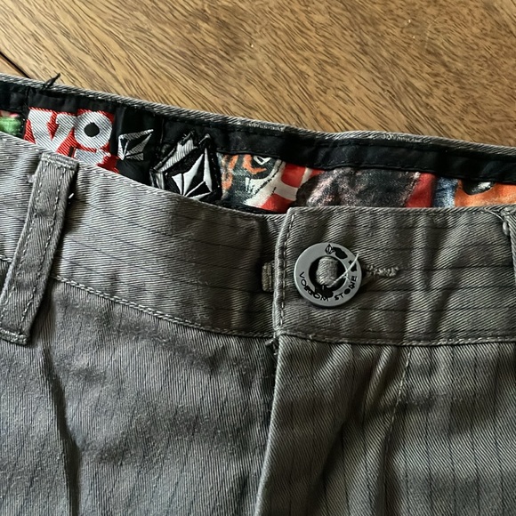Volcom 10” grey pinstripe short - Picture 4 of 5